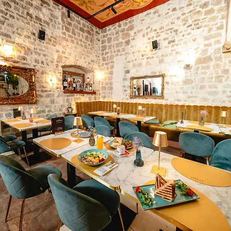 Ziggy Star In Diocletian Palace Gasthof